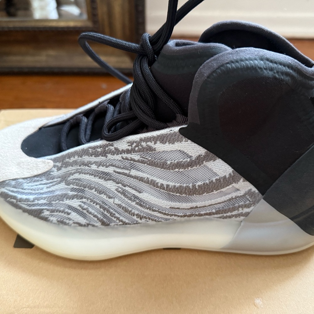 The Yeezy Quantum 'Quantum' size 8